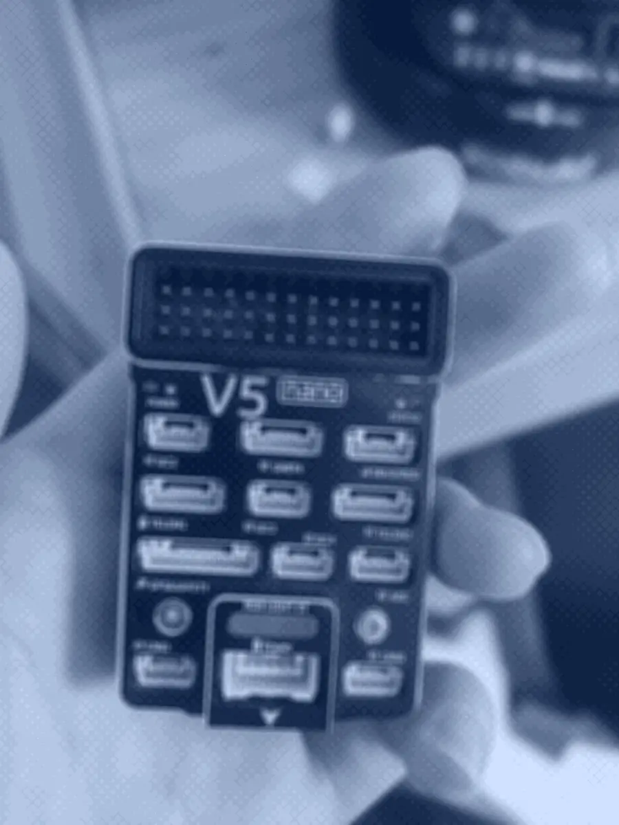 手持 V5 nano 飞控板